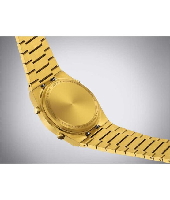 Tissot PRX DIGITAL T137.263.33.020.00. Digital ur med en vandtæthed på 10 ATM/ 100 meter. Uret har safirglas, en urkasse og lænke i rustfrit stål/gul PVD coating, og guld farvet urskive. Uret måler 35mm i diameter.