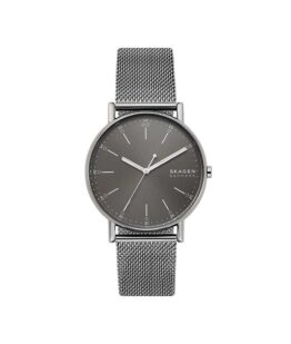 Quartz ur og vandbeskyttet til 3 ATM. Uret har mineral glas, en urkasse og mesh lænke i rustfrit stål, og grå urskive. Uret måler 40mm i diameter.
