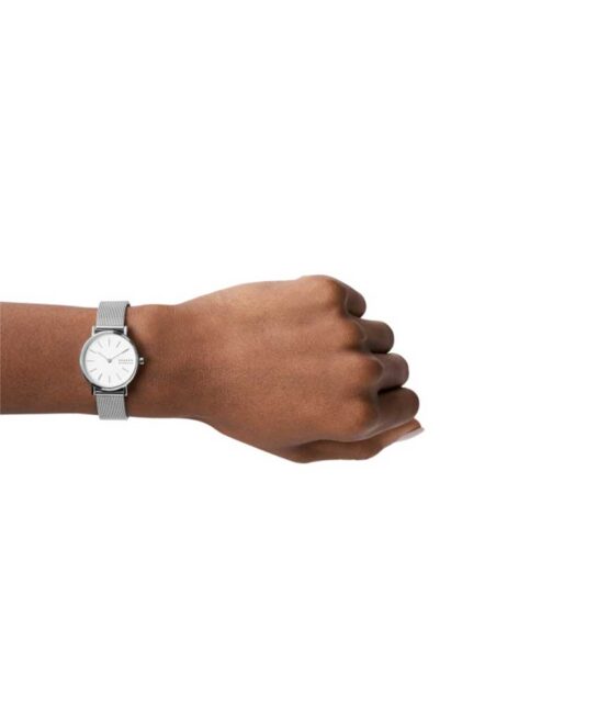 Quartz ur og vandbeskyttet til 3 ATM. Uret har mineral glas, en urkasse og mesh lænke i rustfrit stål, og hvid urskive. Uret måler 30mm i diameter.